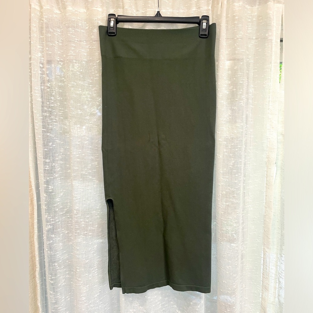 Fabletics high waisted cloud seamless skirt with side slit